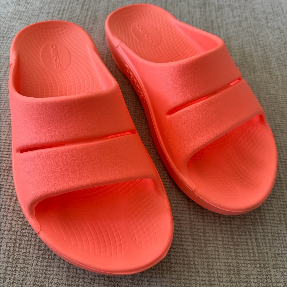 Oofos OOahh Slide Sandal Recovery Padded Shoe orange Size Men's 8 Women's 10 US